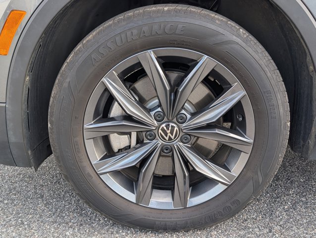 Used 2023 Volkswagen Tiguan SE image 13