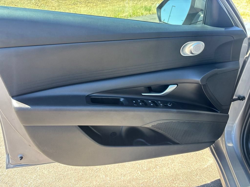Used 2024 Hyundai Elantra Blue FWD image 11