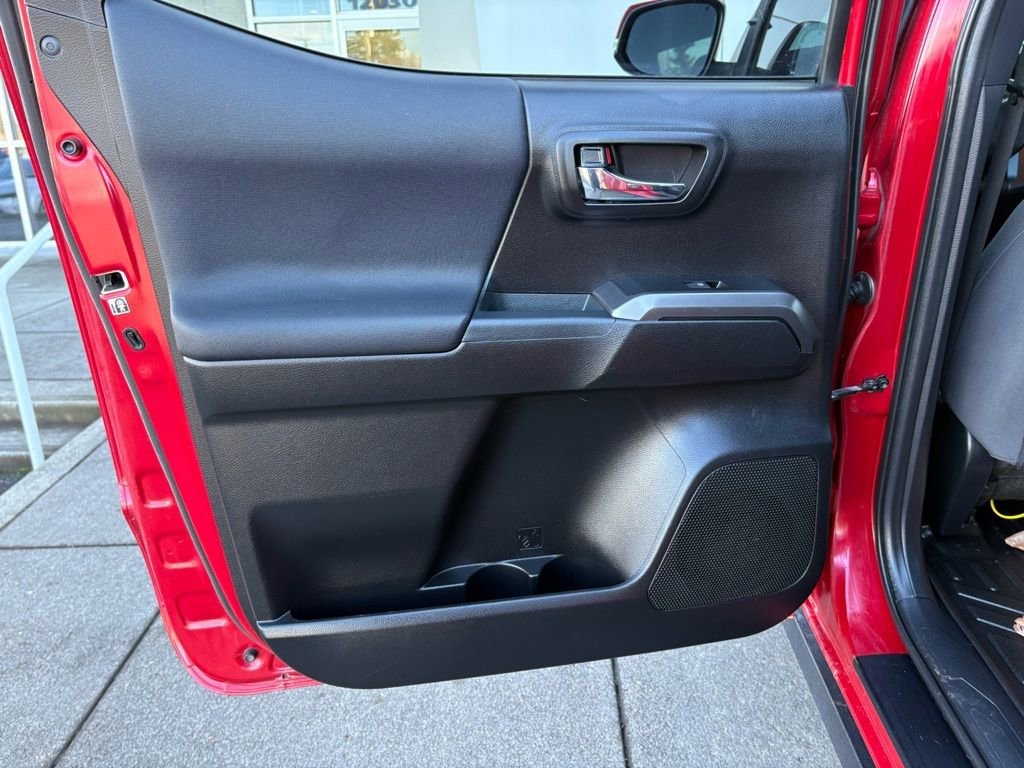 Used 2019 Toyota Tacoma TRD Off-Road w/ Technology Package image 13