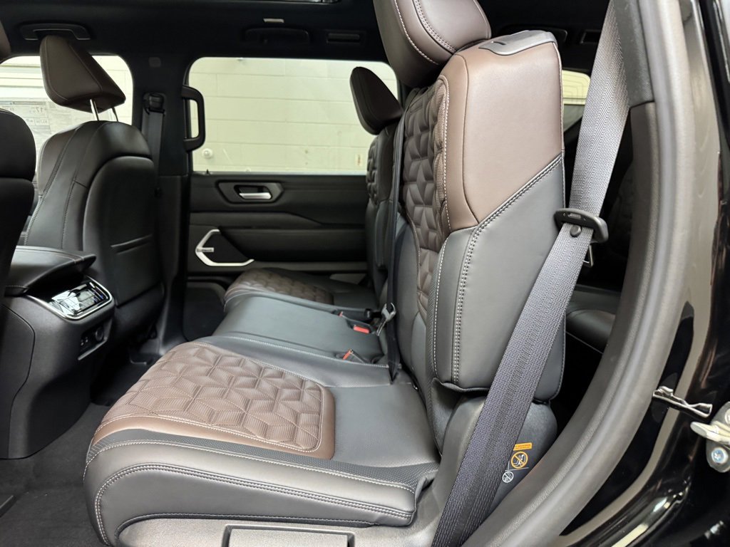 New 2025 Nissan Armada Platinum Reserve image 16