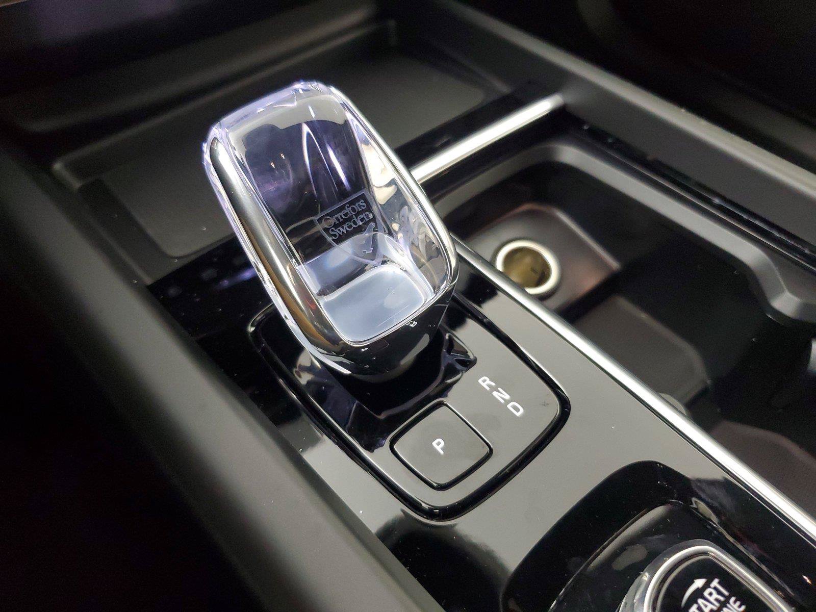 New 2027 Volvo XC60 B5 Plus AWD/4WD image 32