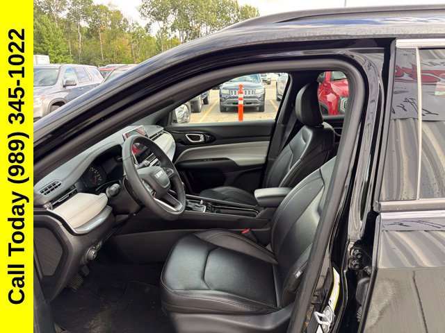 Used 2025 Jeep Compass Limited AWD/4WD image 2