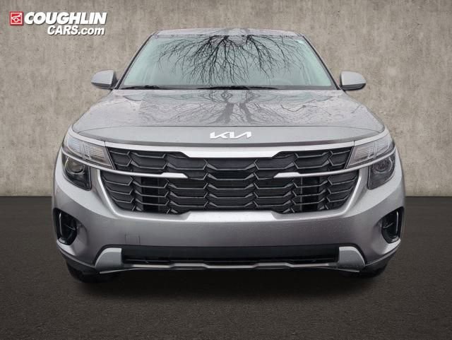 Used 2024 Kia Seltos LX image 2