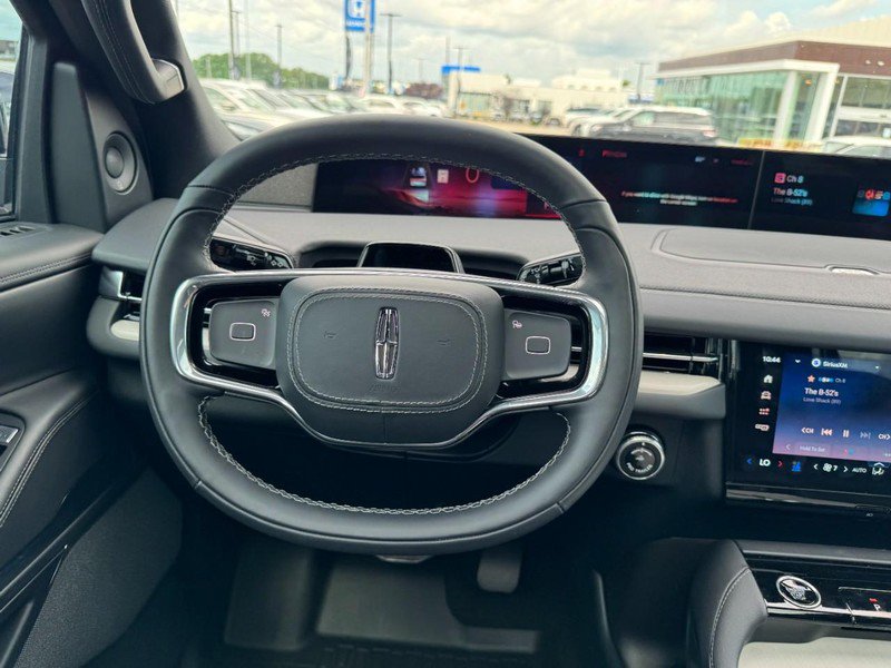 Used 2025 Lincoln Navigator L Reserve w/ Jet Appearance Package image 10