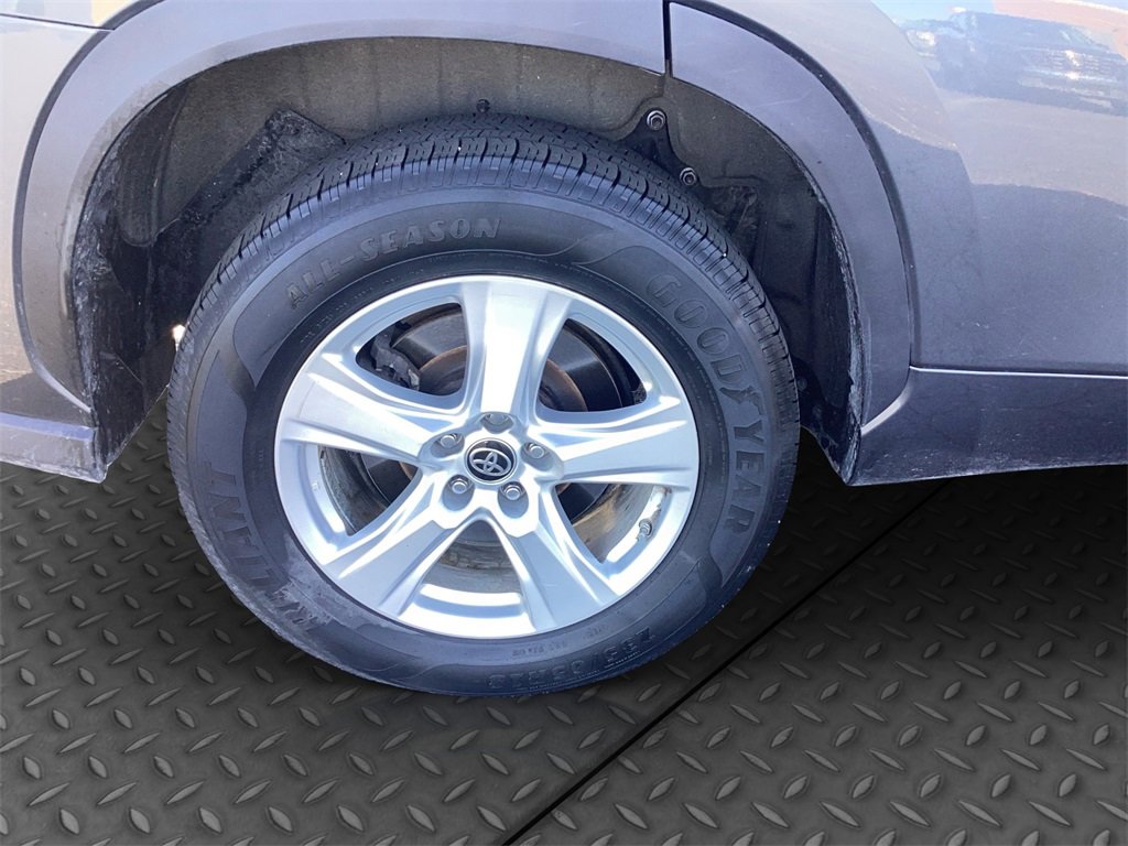 Used 2023 Toyota Highlander L image 24