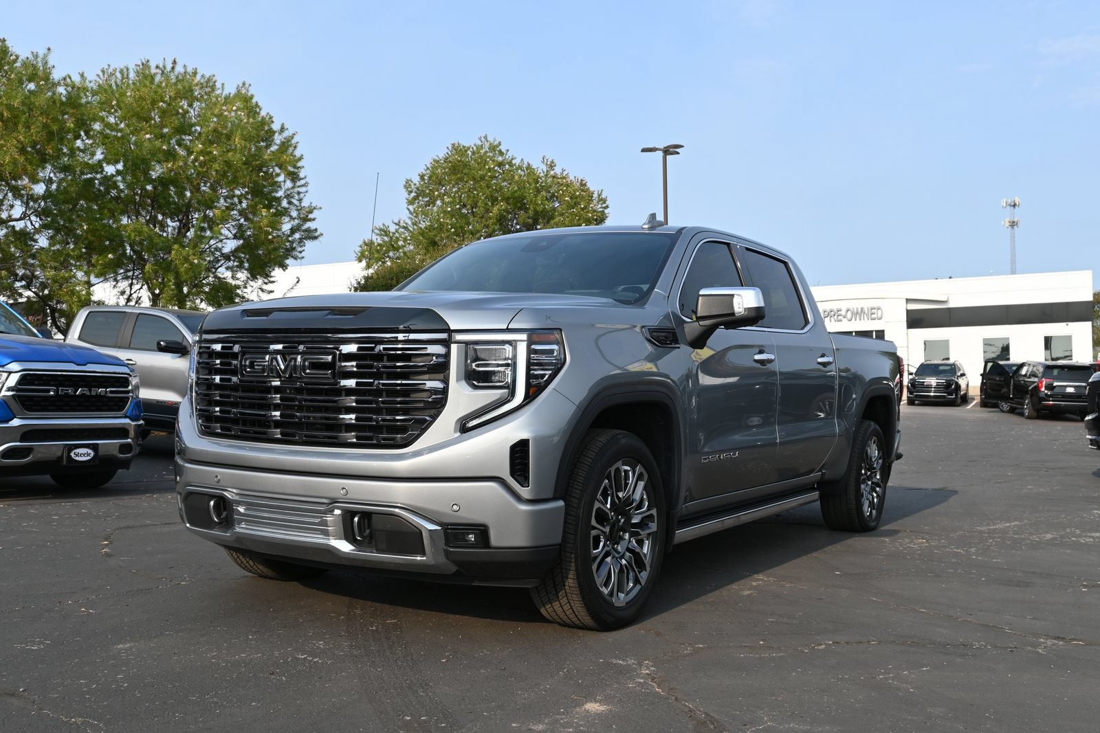 Used 2025 GMC Sierra 1500 Denali Ultimate AWD/4WD image 1
