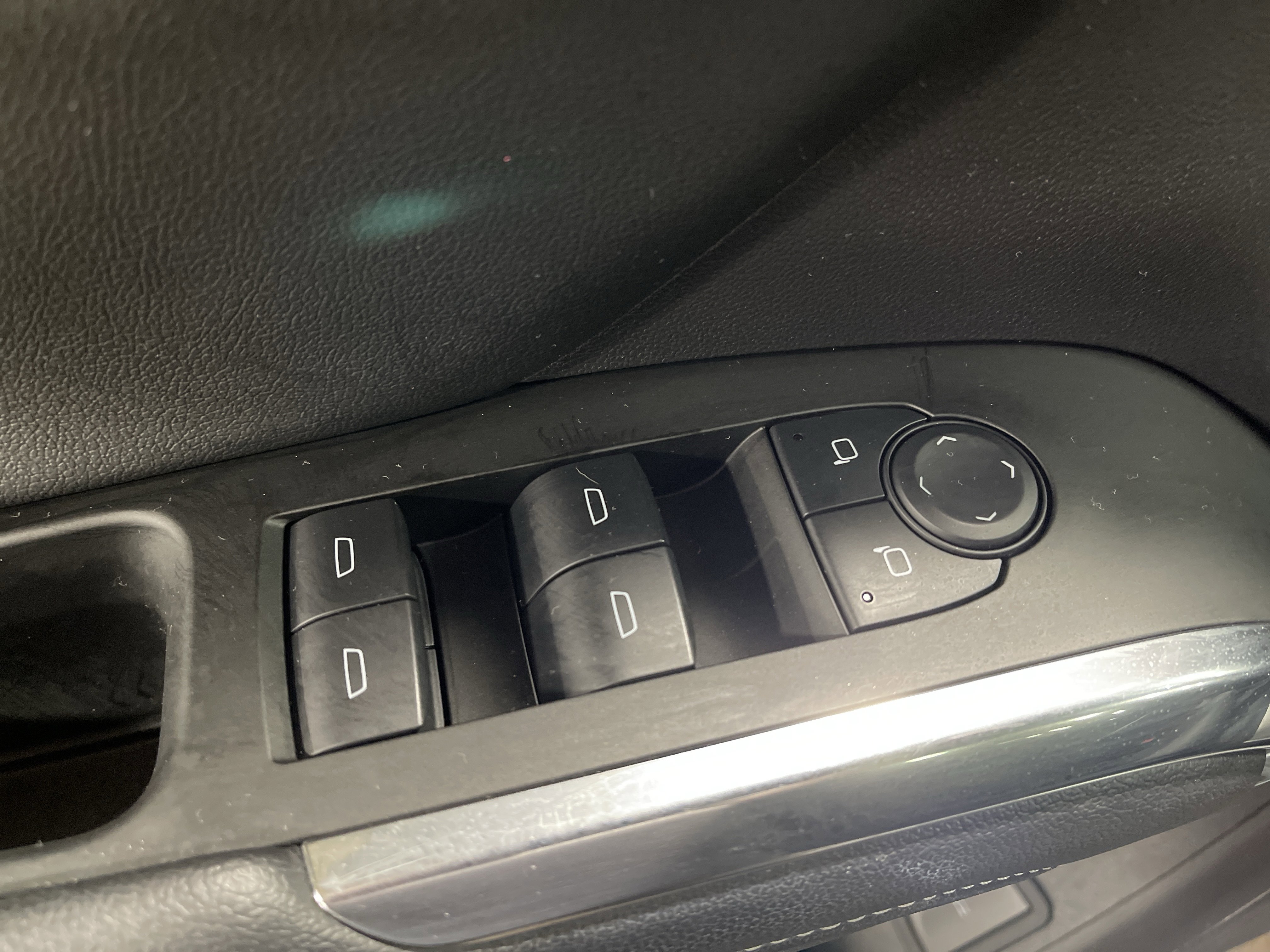 Used 2024 Chevrolet Traverse LS image 8