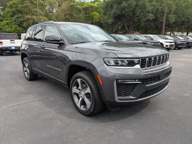 New 2026 Jeep Grand Cherokee Limited w/ Trailer Tow Package AWD/4WD image 2