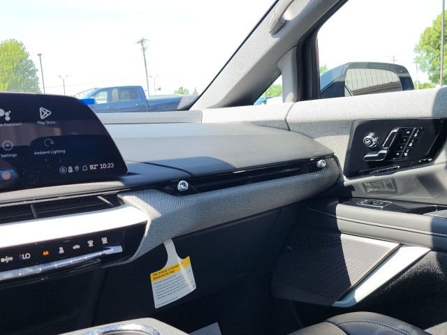 New 2025 Cadillac Optiq Luxury 2 image 32