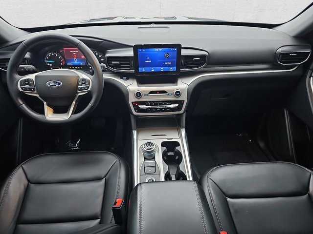 Used 2022 Ford Explorer XLT w/ Equipment Group 202A image 9