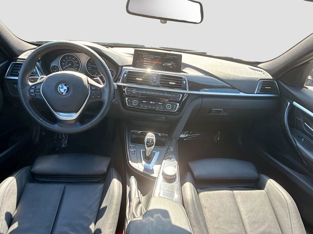 Used 2018 BMW 330i xDrive Sedan w/ Premium Package AWD/4WD image 15