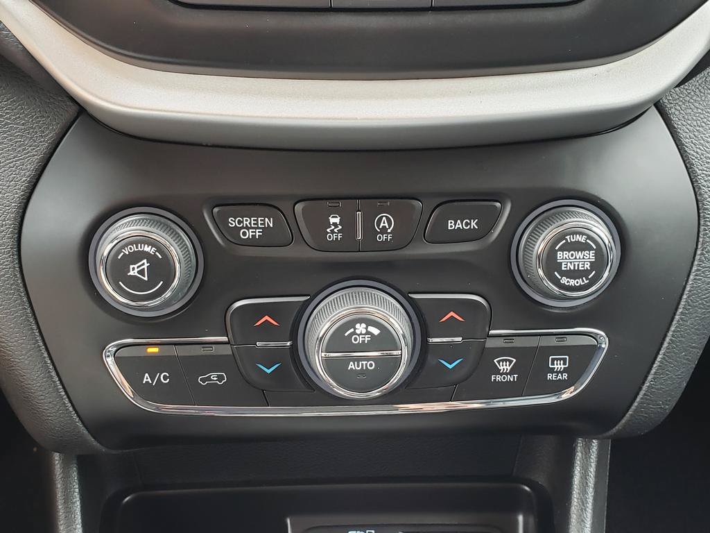Used 2017 Jeep Cherokee Trailhawk AWD/4WD image 23