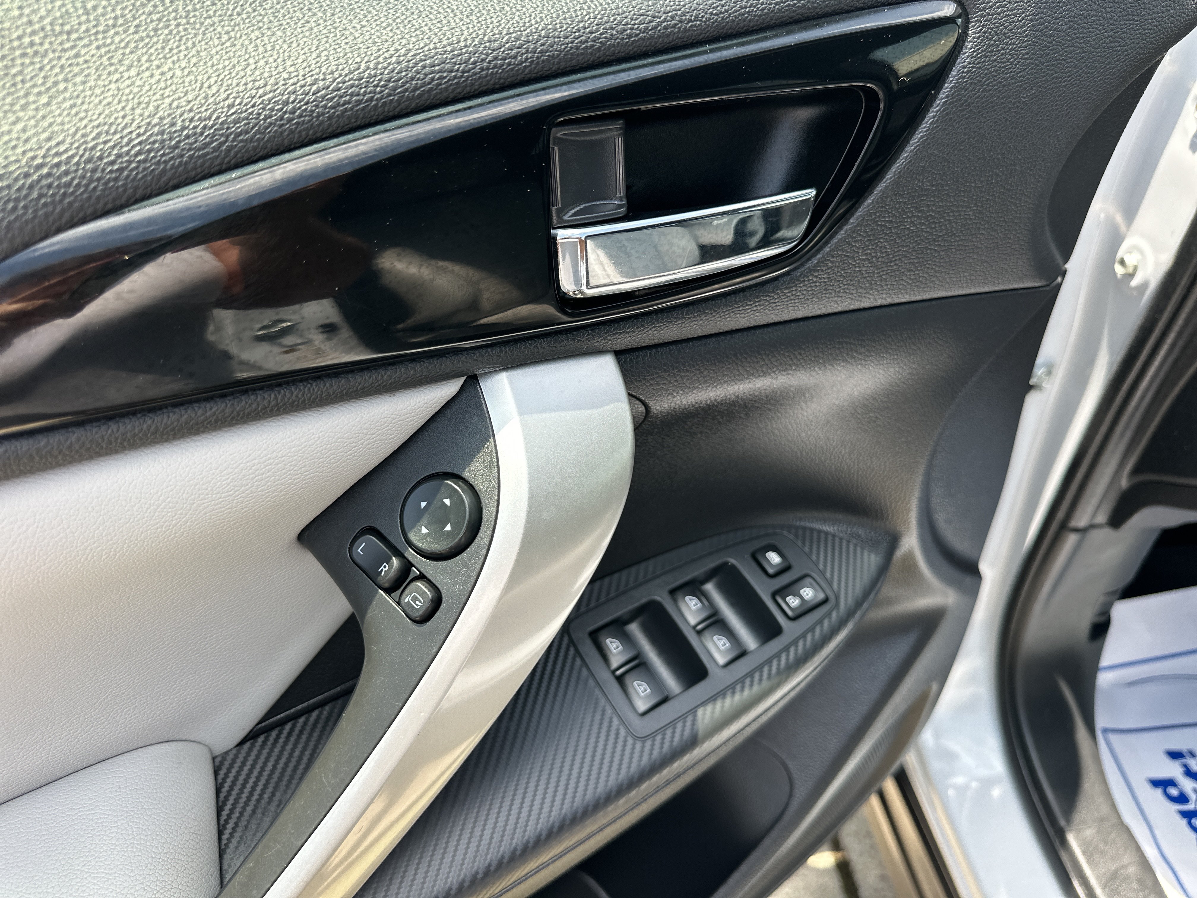 Used 2025 Mitsubishi Eclipse Cross SEL AWD/4WD image 9