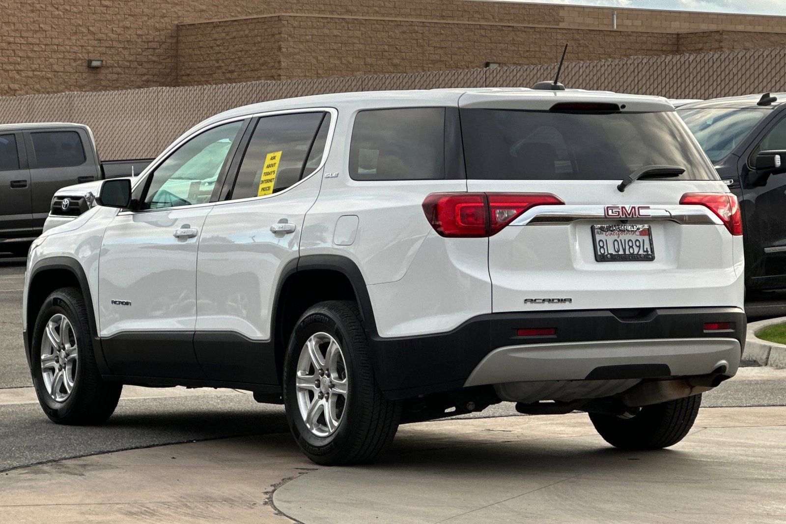 Used 2019 GMC Acadia SLE w/ LPO, Cargo Package image 6