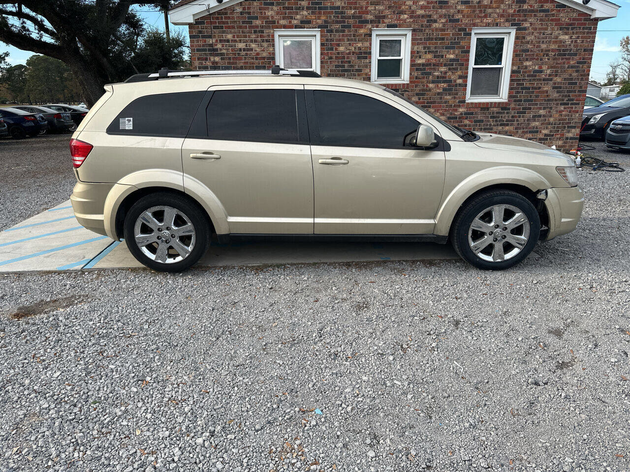 Used 2010 Dodge Journey SXT w/ Rear Seat Video Group image 6