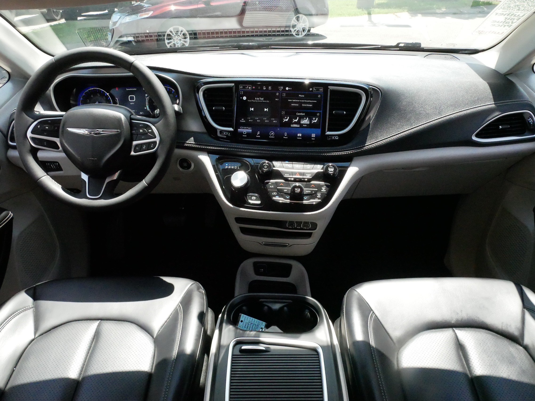 Used 2023 Chrysler Pacifica Touring-L AWD/4WD image 10
