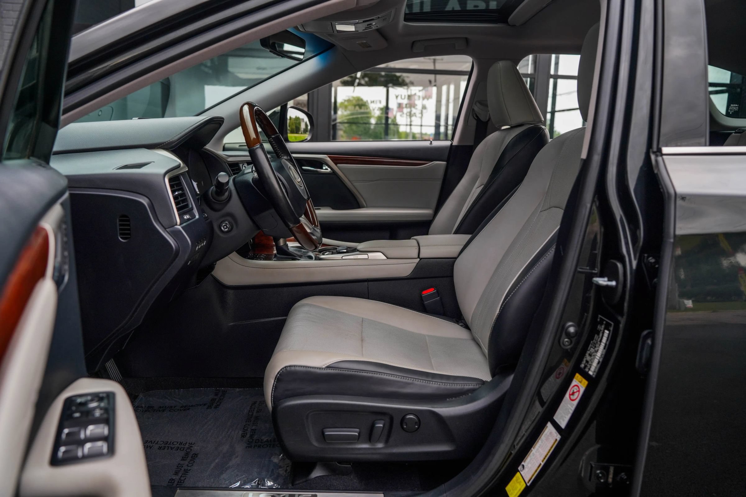 Used 2018 Lexus RX 450hL Premium w/ Premium Package AWD/4WD image 11