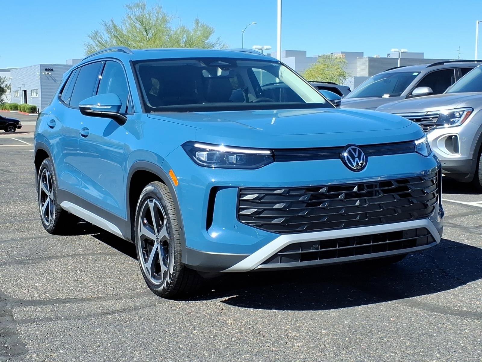 New 2026 Volkswagen Tiguan SE image 1