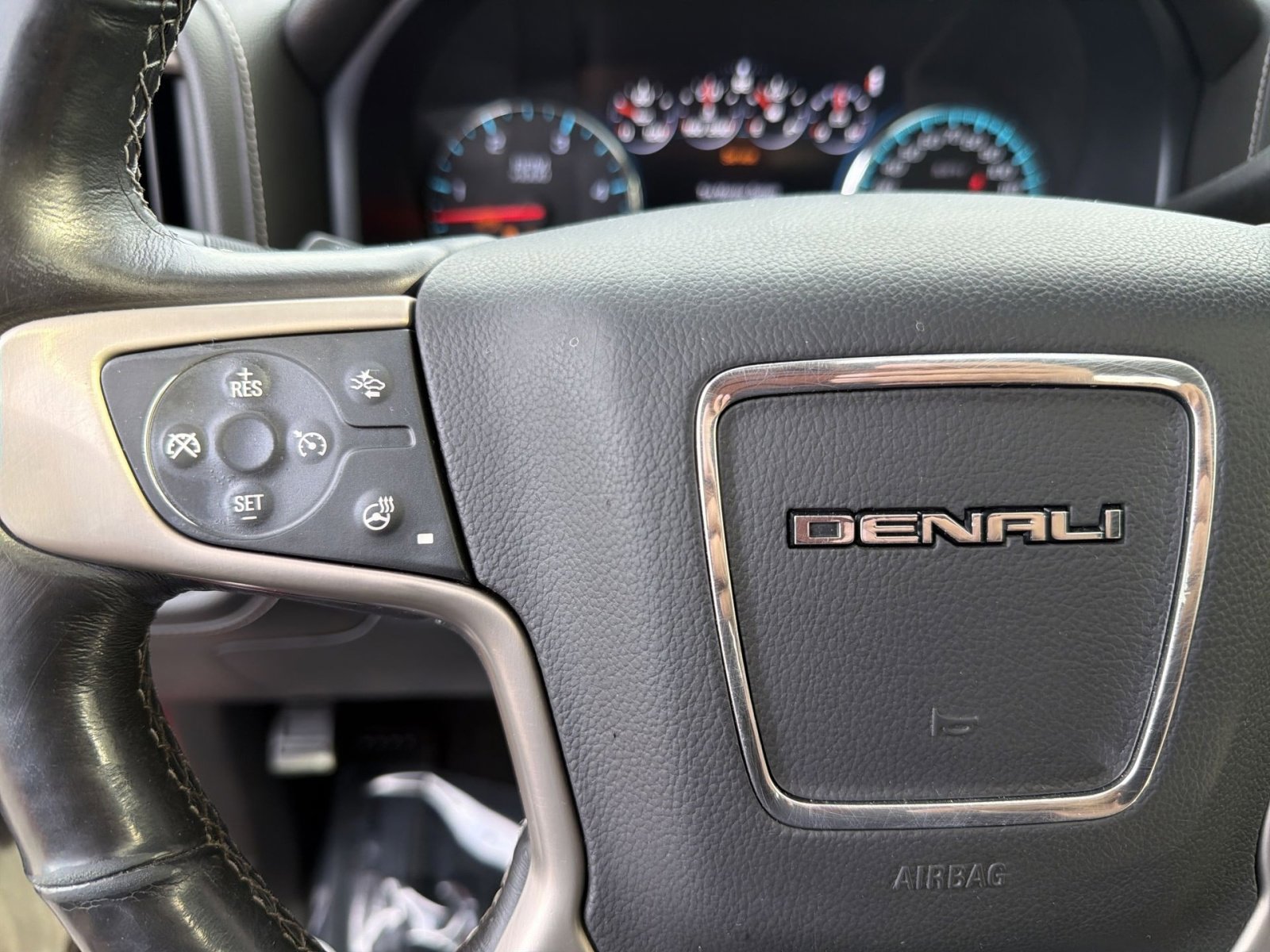 Used 2018 GMC Sierra 2500 Denali w/ Duramax Plus Package AWD/4WD image 29