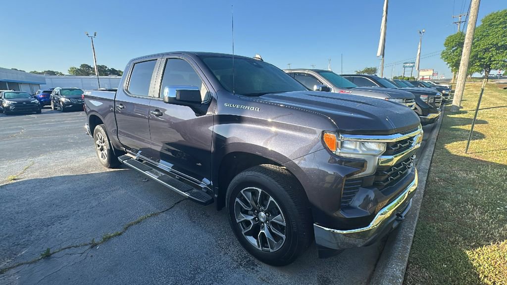 Used 2024 Chevrolet Silverado 1500 LT AWD/4WD image 9