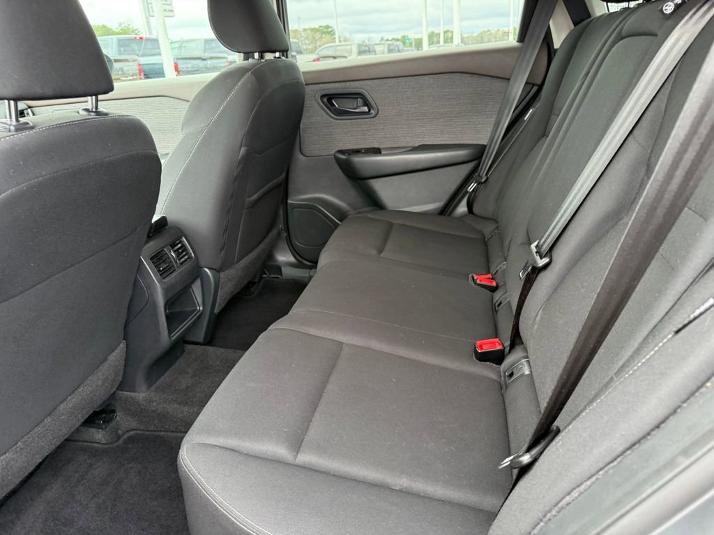 Used 2023 Nissan Rogue S image 25