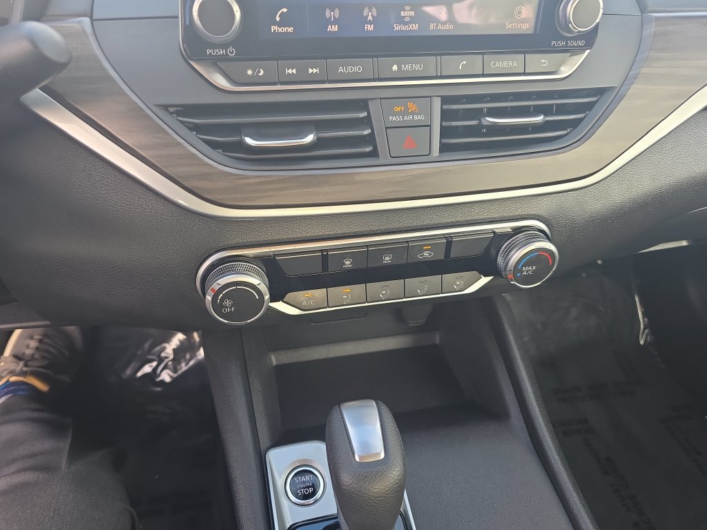Used 2025 Nissan Altima 2.5 SV FWD image 17