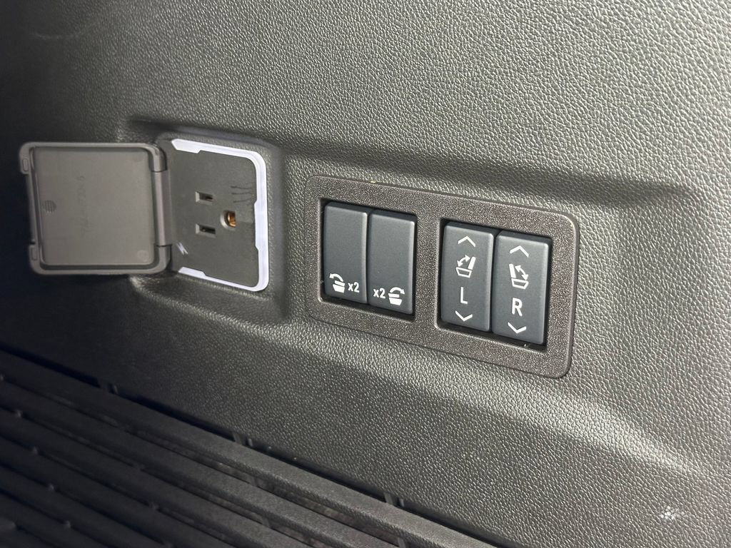 Used 2026 GMC Yukon AT4 w/ LPO, Floor Liner Package AWD/4WD image 33
