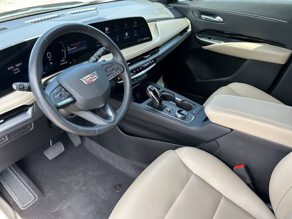 Used 2024 Cadillac XT4 Luxury w/ Cold Weather Package FWD image 10