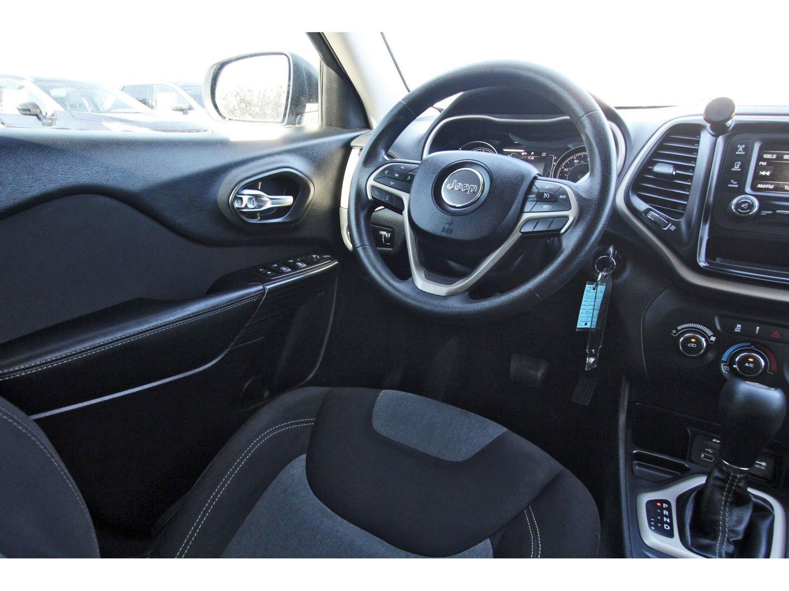 Used 2016 Jeep Cherokee Sport image 11