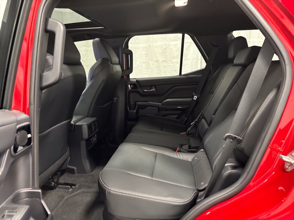 Used 2025 Toyota 4Runner Limited AWD/4WD image 46
