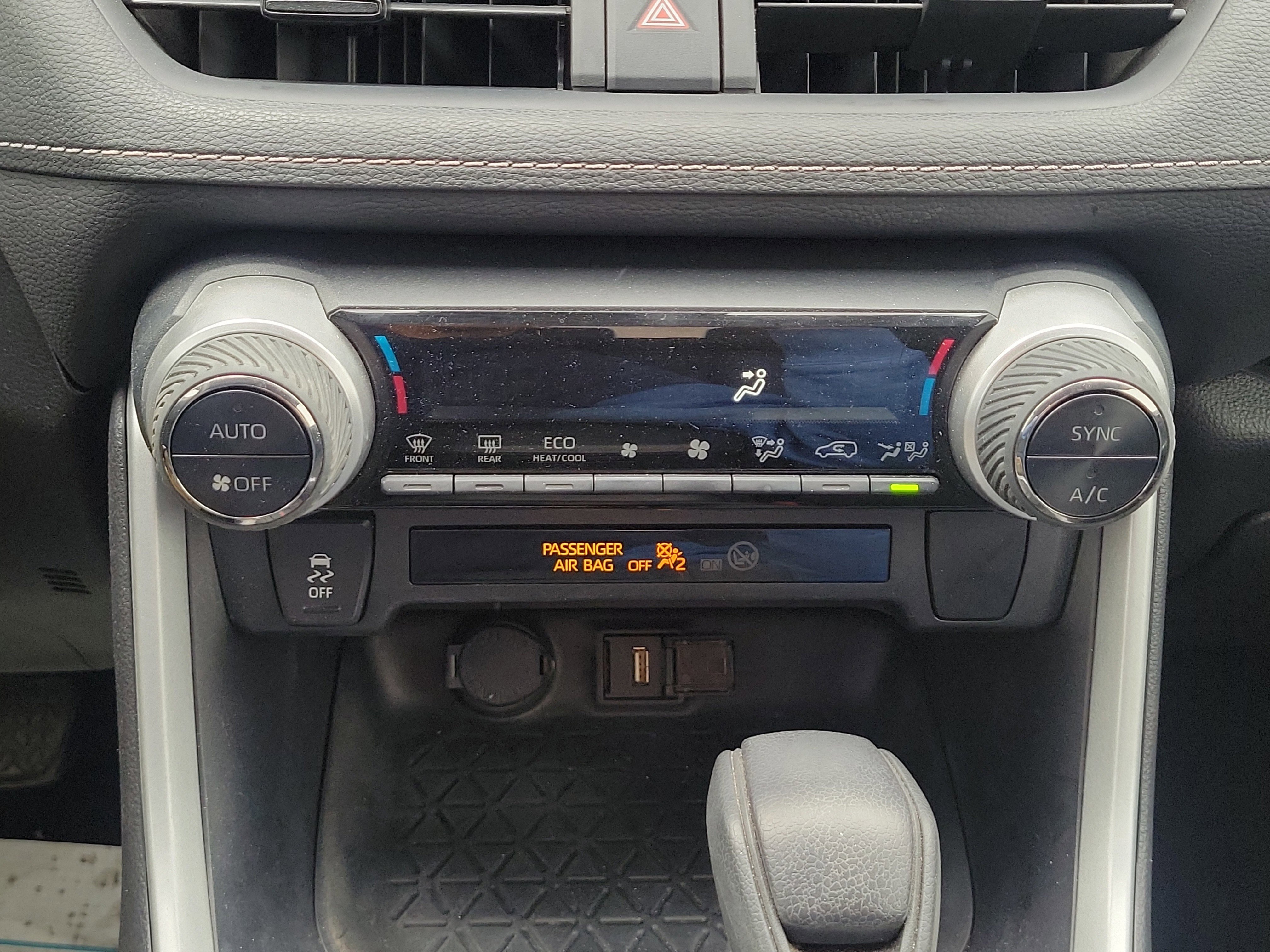 Used 2021 Toyota RAV4 LE image 29