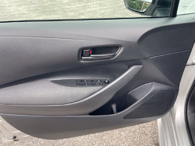 Used 2025 Toyota Corolla LE FWD image 9