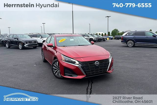 Used 2023 Nissan Altima 2.5 SV FWD image 1