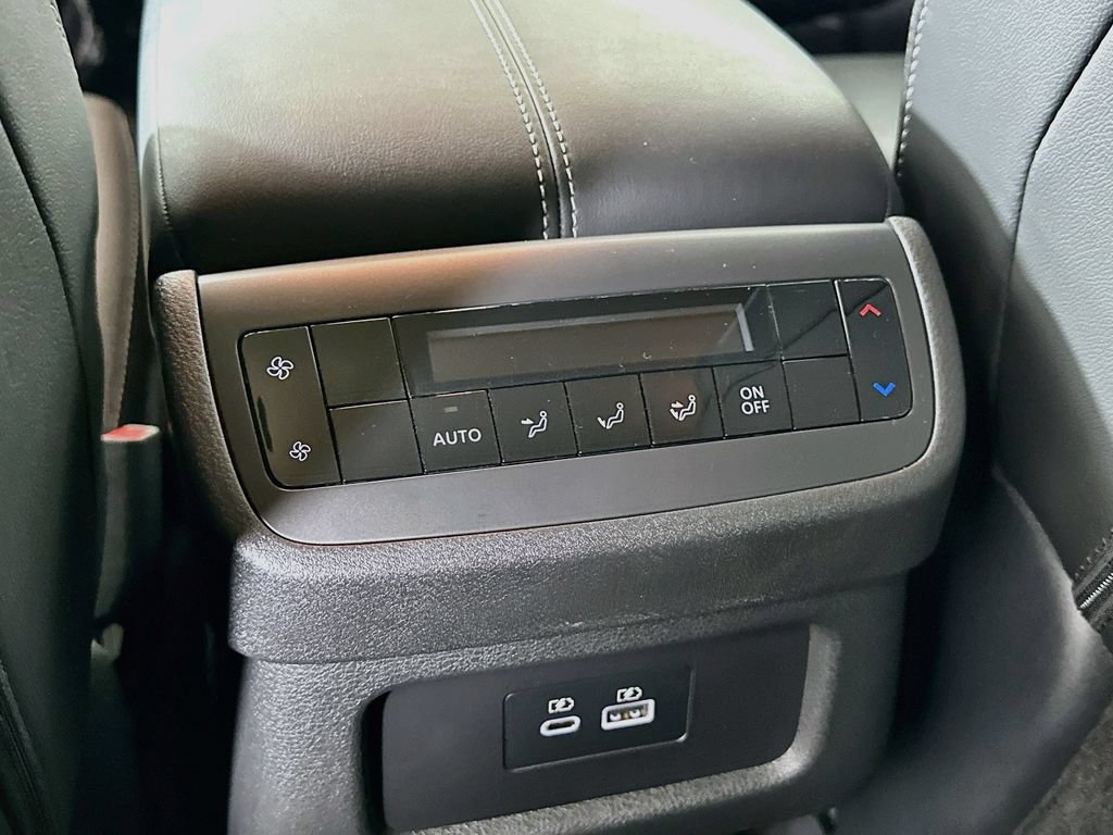 Used 2024 Nissan Pathfinder SL AWD/4WD image 30