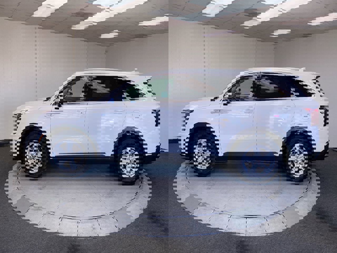 Certified 2025 Kia Sorento LX image 2