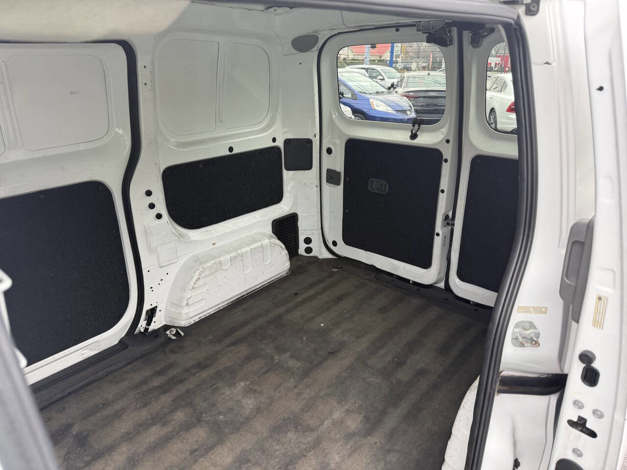 Used 2014 Nissan NV200 S w/ Back Door Glass Package image 9