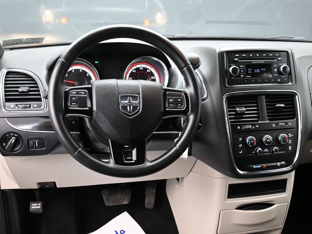 Used 2017 Dodge Grand Caravan SE image 25