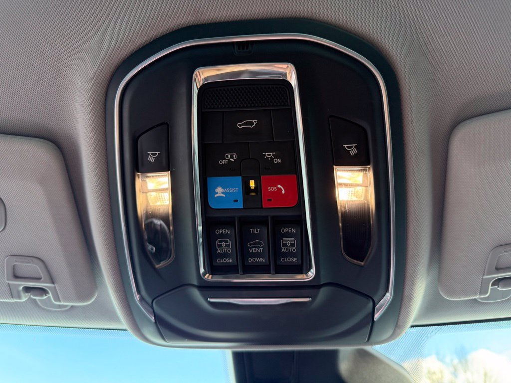Used 2022 Jeep Grand Cherokee Limited AWD/4WD image 30