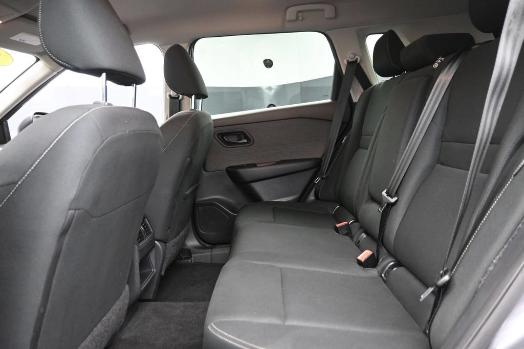 Used 2023 Nissan Rogue S AWD/4WD image 12