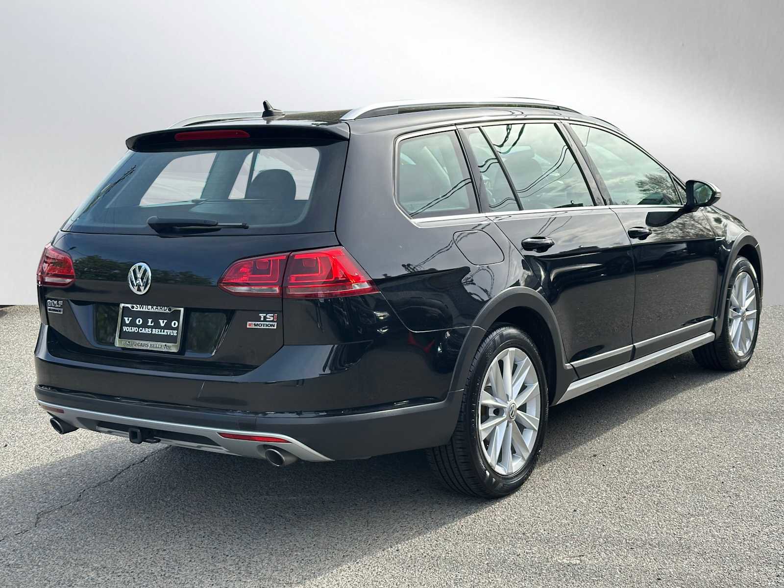 Used 2017 Volkswagen Golf Alltrack S AWD/4WD image 3