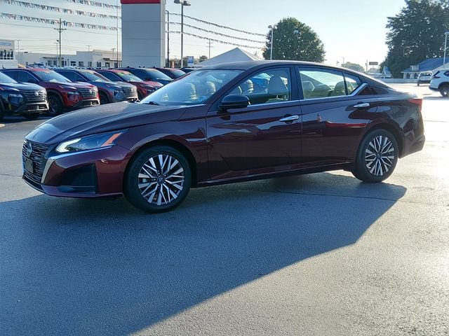 Used 2025 Nissan Altima 2.5 SV FWD image 7