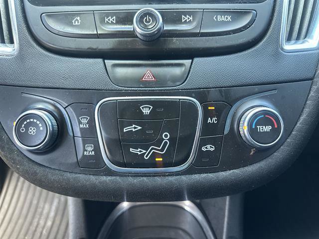 Used 2018 Chevrolet Malibu LT image 16