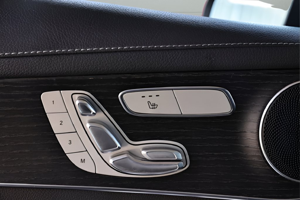 Used 2022 Mercedes-Benz GLC 300 4MATIC Coupe image 36