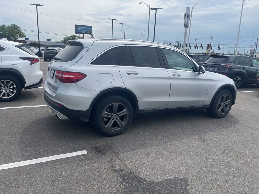 Used 2019 Mercedes-Benz GLC 300 4MATIC image 3