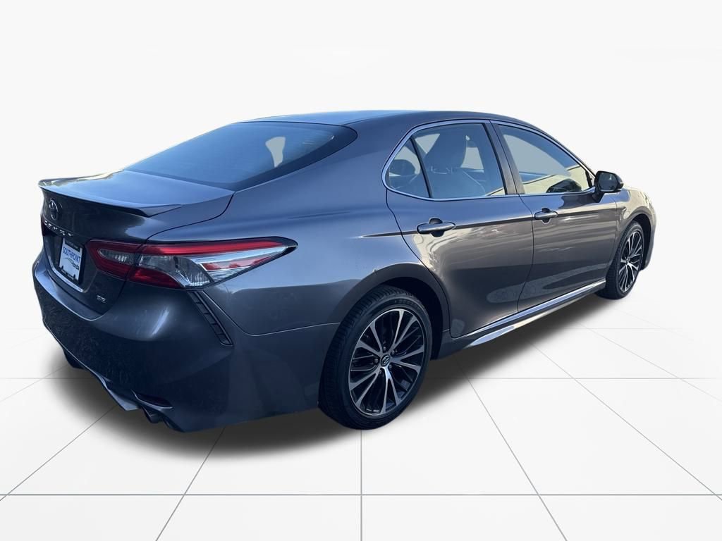 Used 2018 Toyota Camry SE image 9