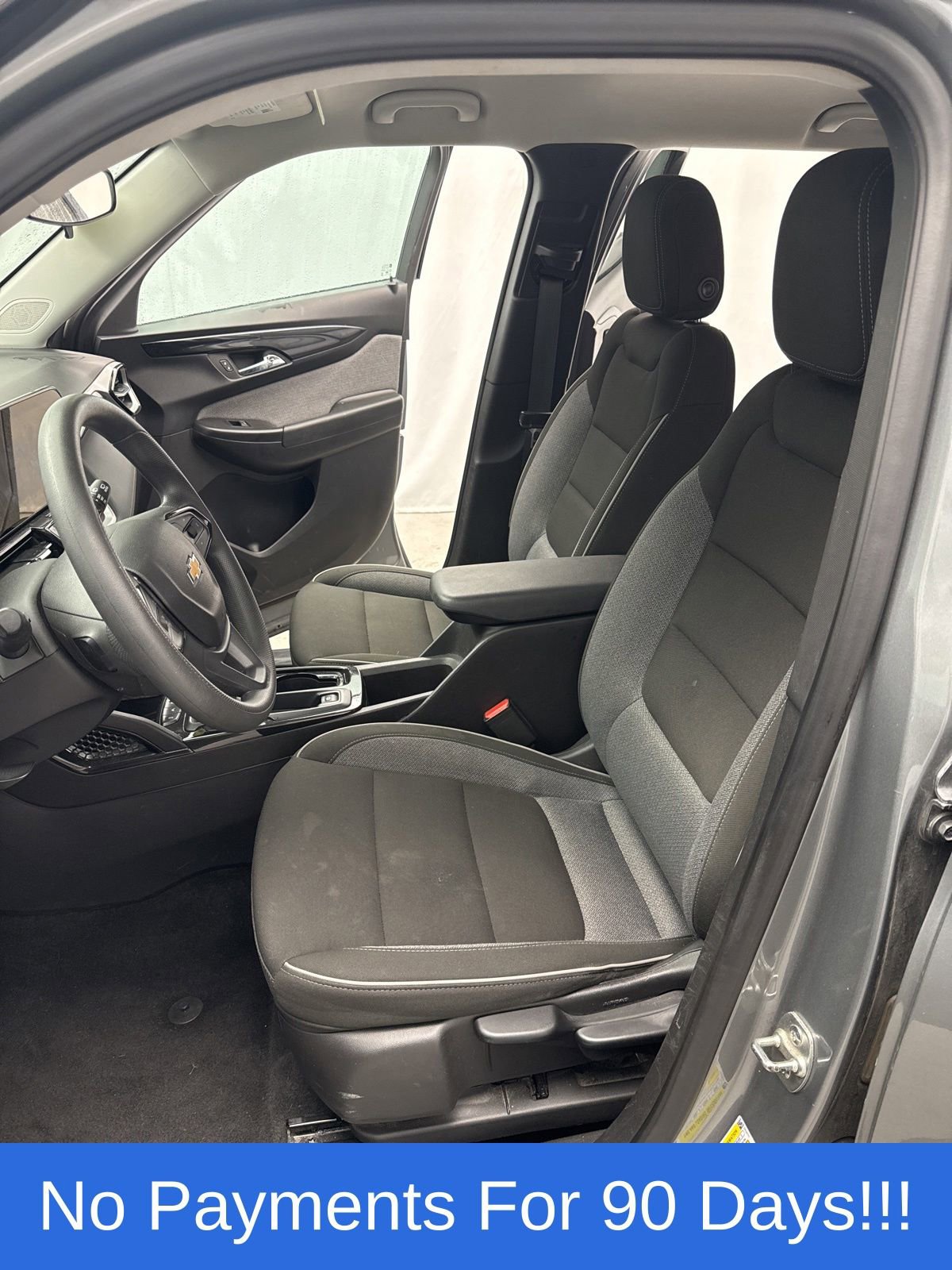 Used 2025 Chevrolet TrailBlazer LT AWD/4WD image 9