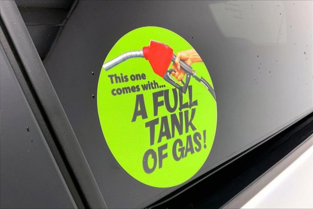 Used 2025 Toyota Sienna XLE image 36