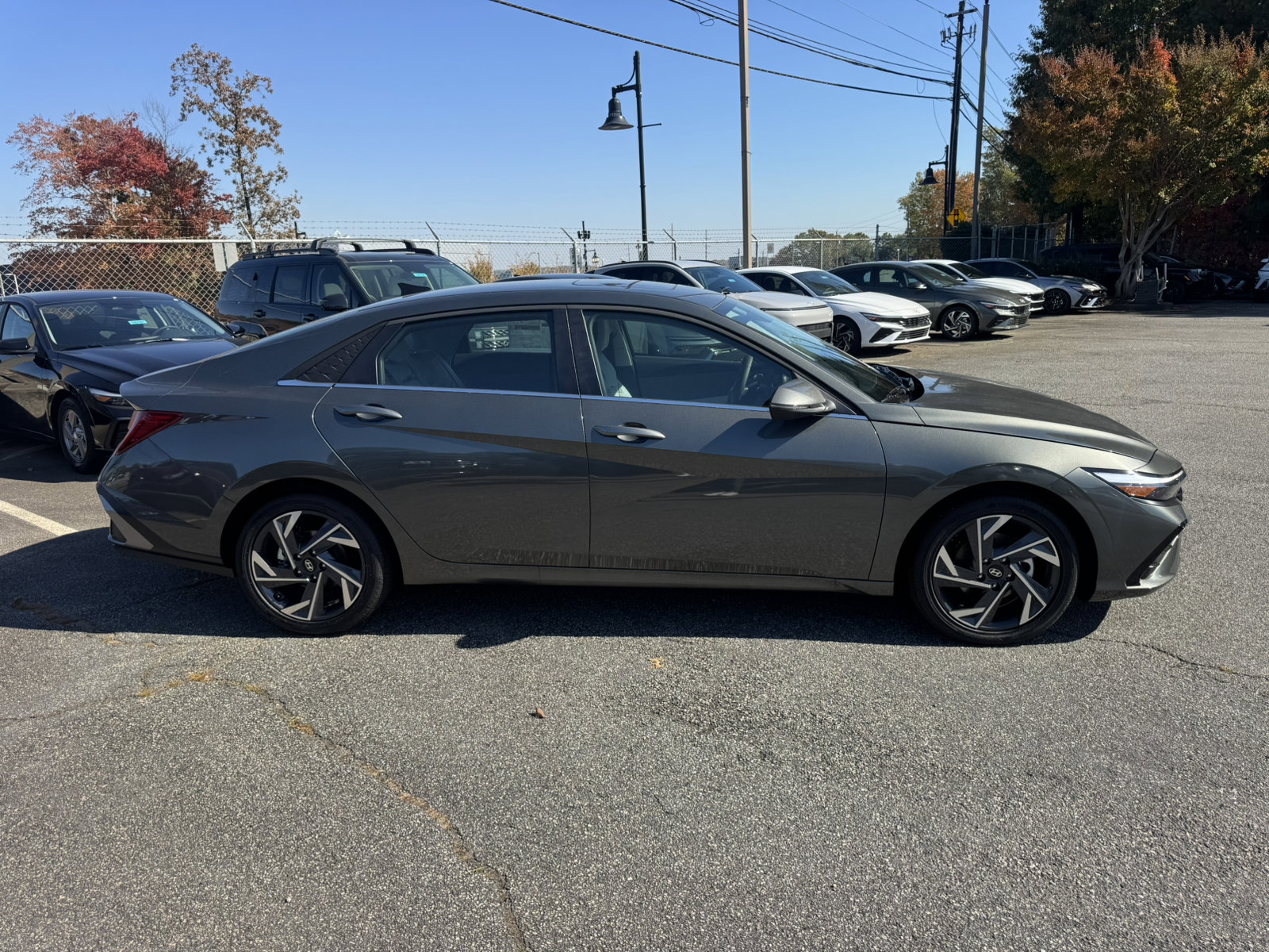 New 2025 Hyundai Elantra Limited w/ Cargo Package image 4