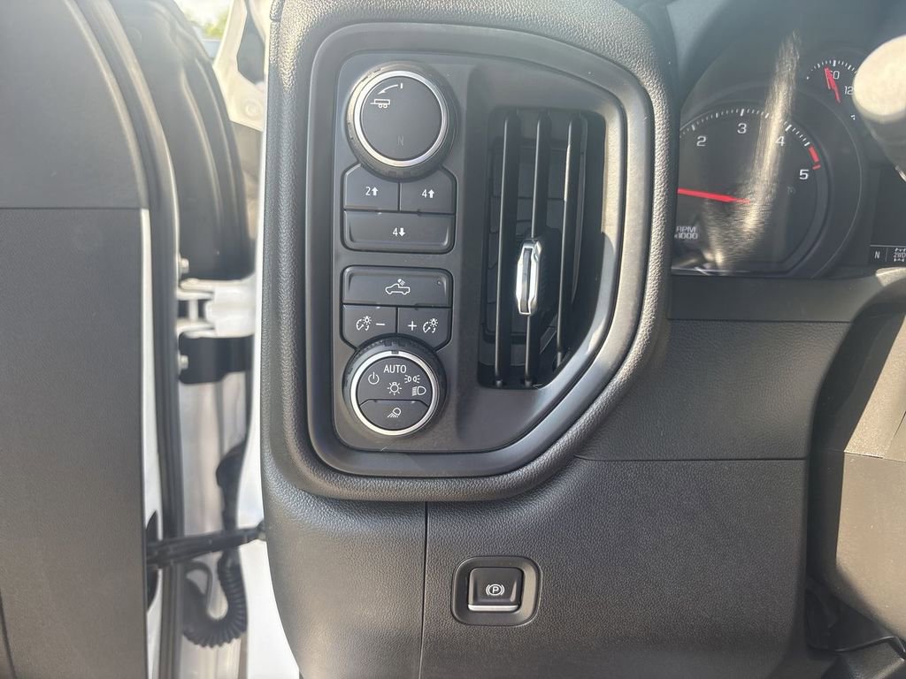Certified 2023 Chevrolet Silverado 2500 Custom w/ Custom Value Package AWD/4WD image 15