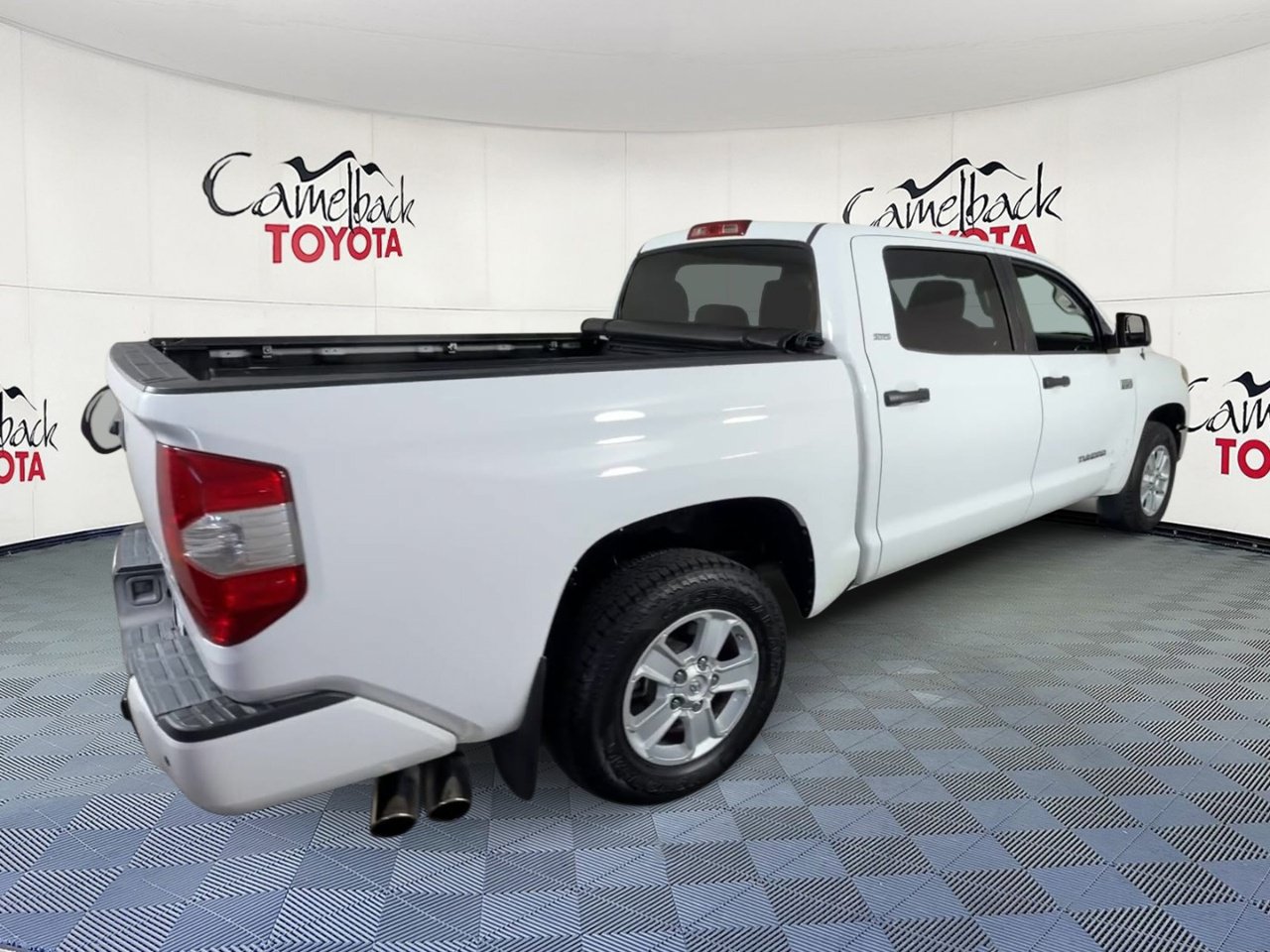 Used 2019 Toyota Tundra SR5 w/ SR5 Convenience Package RWD image 2